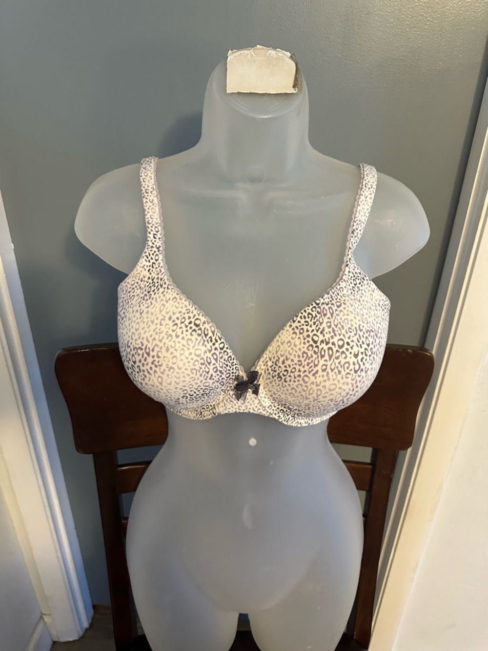 Victoria's Secret Light Gray and Cream Leopard Print Underwire Bra